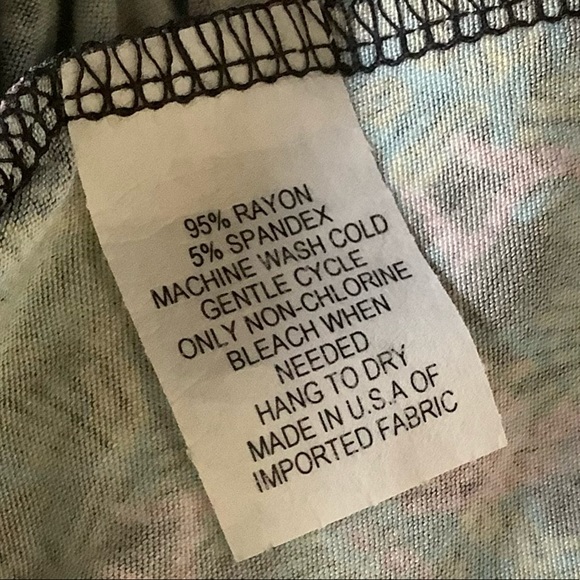 V neck Dress with full skirt - Picture 10 of 10